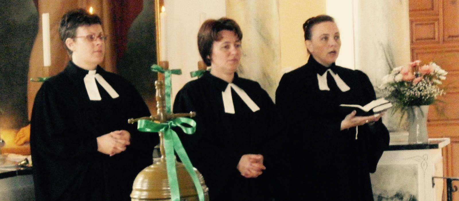 nabożeństwo w Słowackim Kościele Ewangelickim A. W.  - ks. Anna Petrović pierwsza od prawej